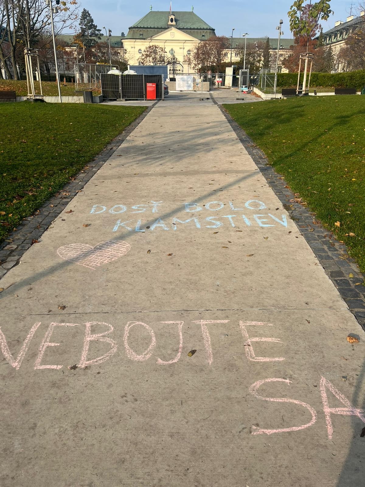 Odkazy pre Fica pred Úradom vlády SR